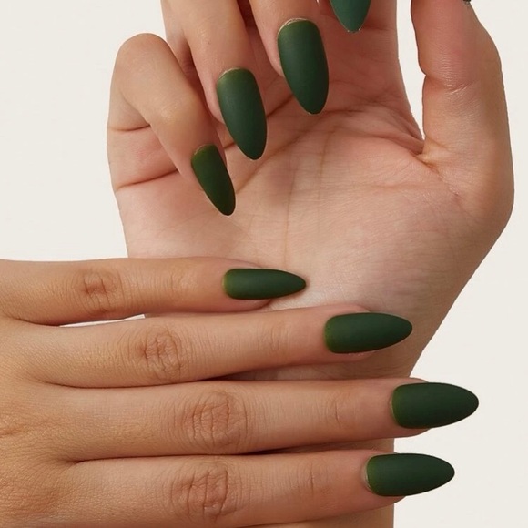 4/$20 Green almond shaped press on nails - Picture 1 of 2